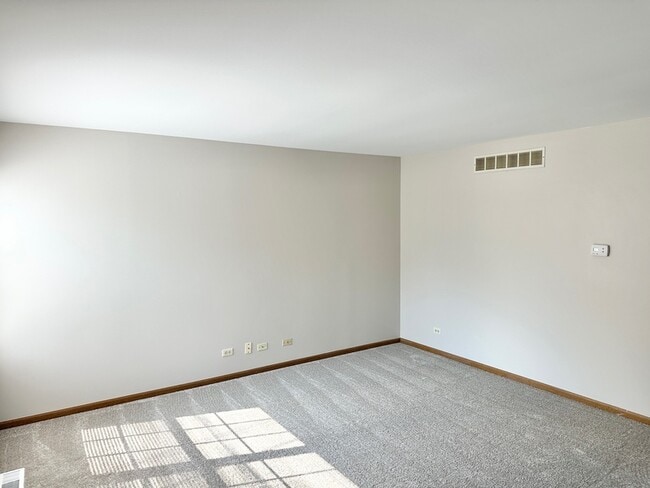 Building Photo - 540 N Crystal Ave