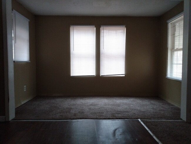 Building Photo - Single Wide in Gray Court