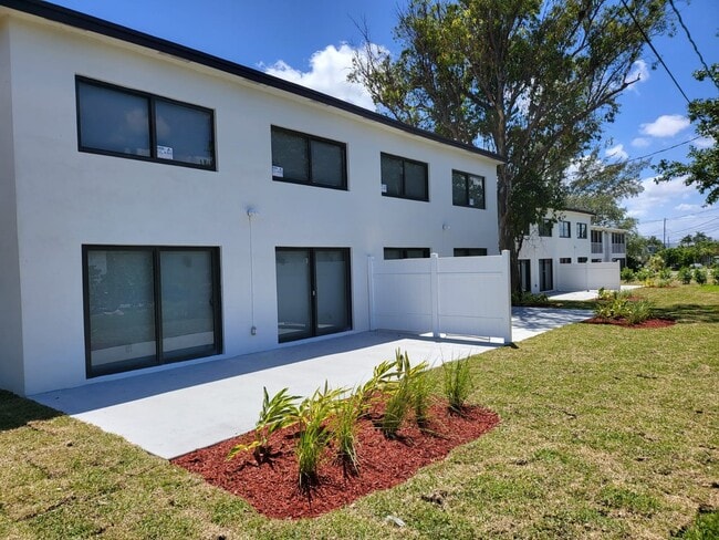 Building Photo - 151 SW 15th St