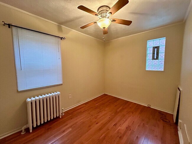 Building Photo - 3819 Beechwood Blvd
