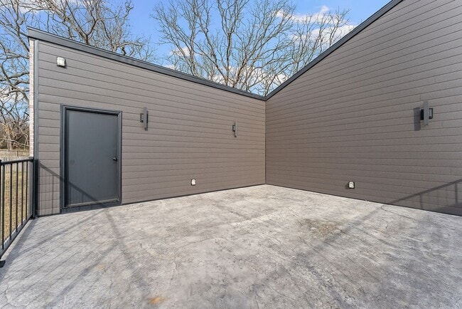 Building Photo - 491 S Happy Hollow Rd