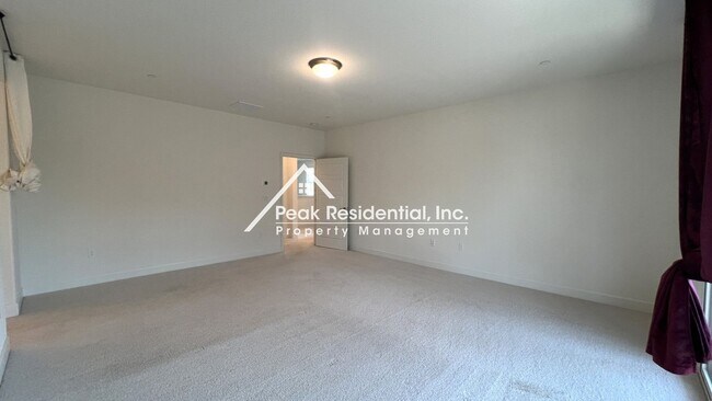 Building Photo - Still looks new. 4-bedroom home in North N...