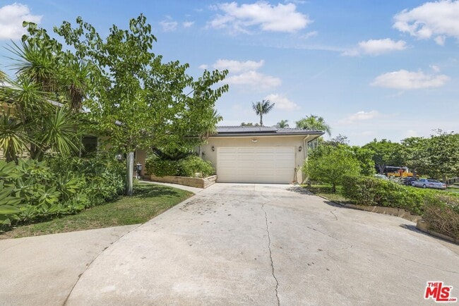 Building Photo - 3133 Barbydell Dr