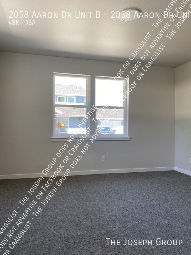 Building Photo - 2058 Aaron Dr