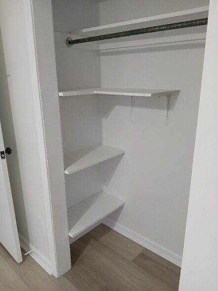 Building Photo - 1703 W Oak Ave