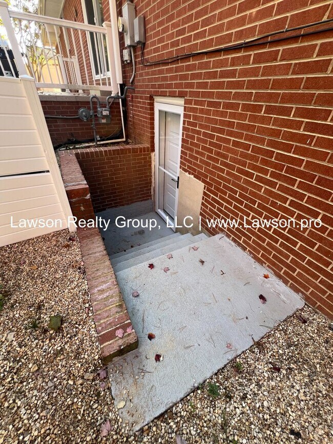 Building Photo - Very Nice & Spacious Home in Hidden Valley Neighborhood - Pet Friendly!