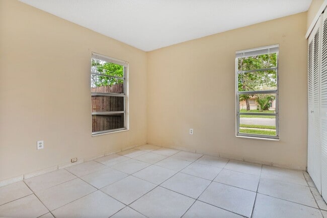 Building Photo - 3121 Yorych Ln