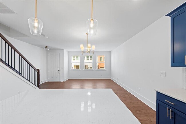 Building Photo - 1504 Pinedale Crst NW