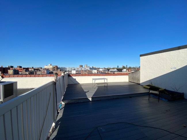 Building Photo - 2 bed/1 bath in Allston