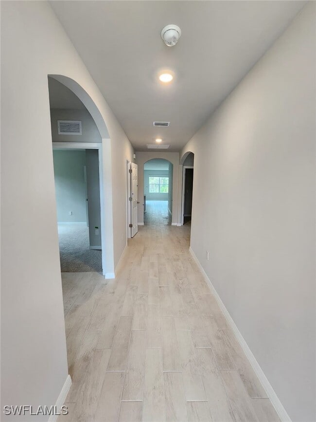 Building Photo - 2320 Thurlow St