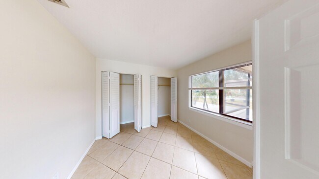 Building Photo - 609 White Water Dr