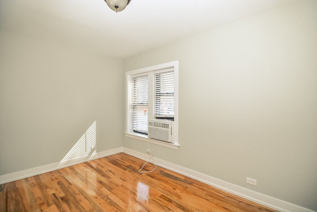 Building Photo - 555 W Arlington