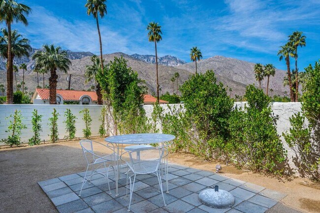 Building Photo - Luxury Mid-Century Retreat in the Heart of the Historic Movie Colony (Monthly Only - No Long Term)