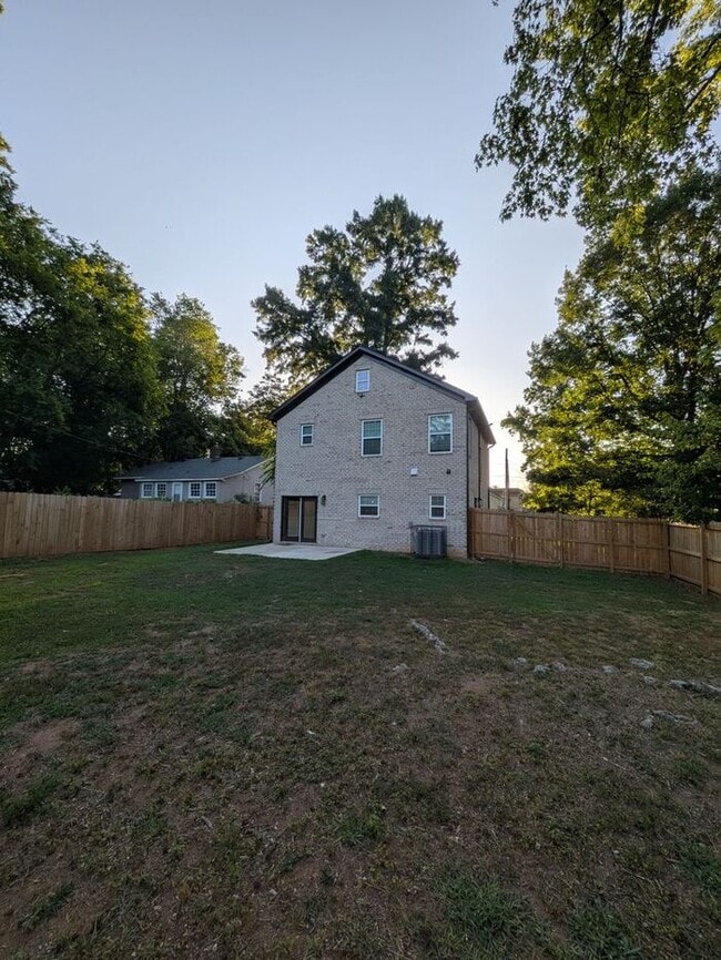 Building Photo - Stunning 3BD/2.5BA Home in Charlotte!