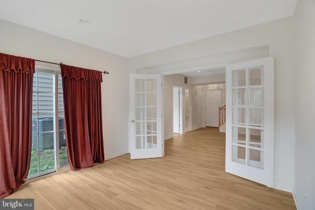 Building Photo - 4684 Carisbrooke Ln