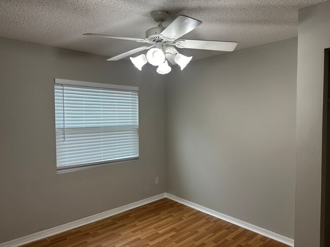 Building Photo - Single Family house in Silver Lakes - Pemb...