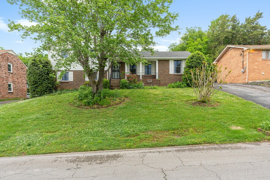 Building Photo - 3841 Dubois Dr