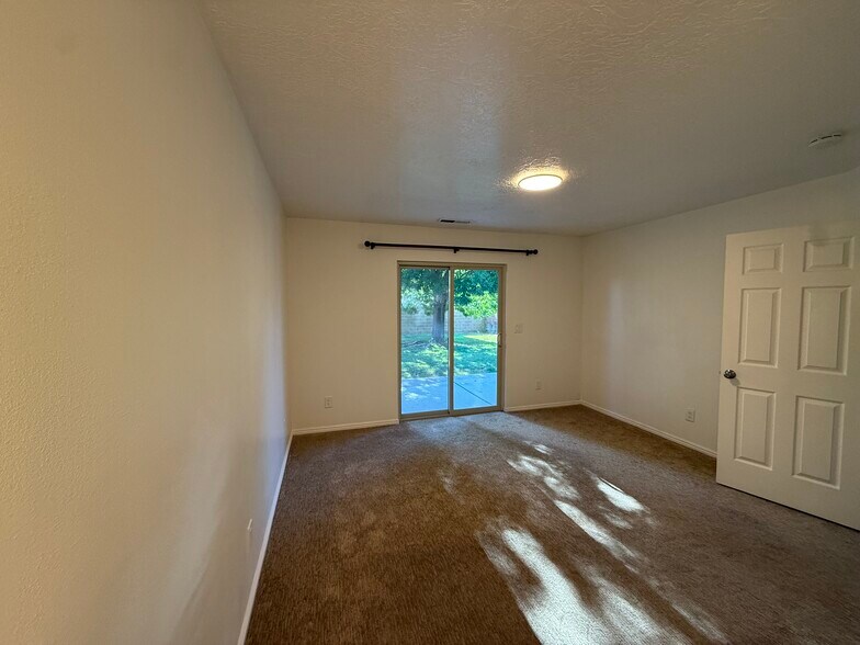Building Photo - 556 S 1100 E