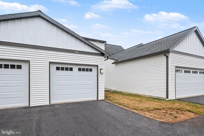 Building Photo - 104 Madison dr