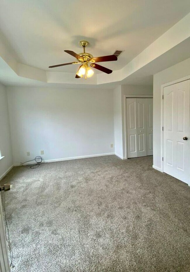 Building Photo - Three or four bedroom 2 1/2 bath in Antioch