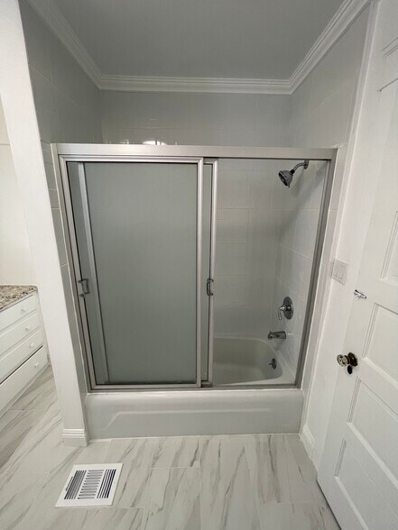 Building Photo - 508 S Catalina Ave