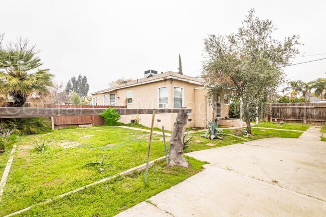 Building Photo - 2 Bedroom/1 Bath Home - $1795 Per Month!