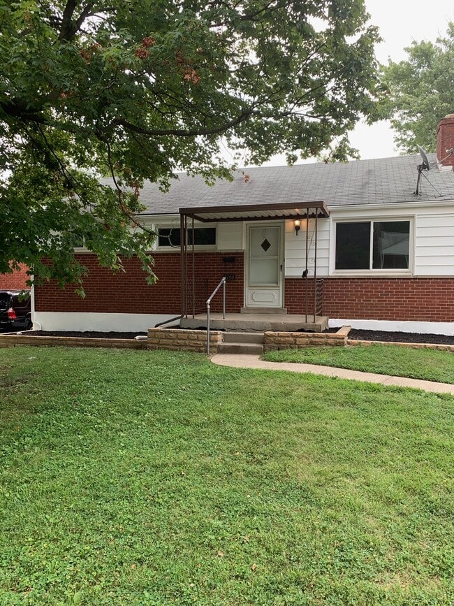 Building Photo - 2180 Townhill Rd