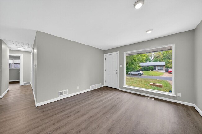 Building Photo - 120 Mc Alpine Dr