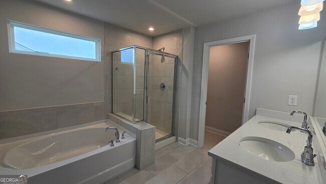 Building Photo - 521 Elkwood Ln