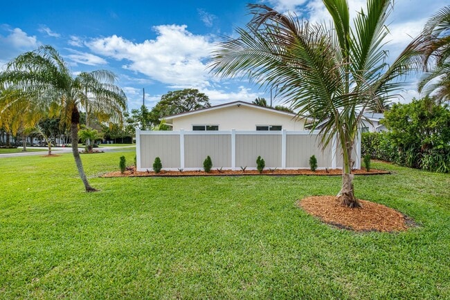 Building Photo - 2611 NE 16th St