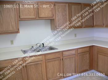 Building Photo - 1060 1/2 E. Main St.-Apt. 2