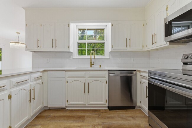 Building Photo - 308 Brookview Ct