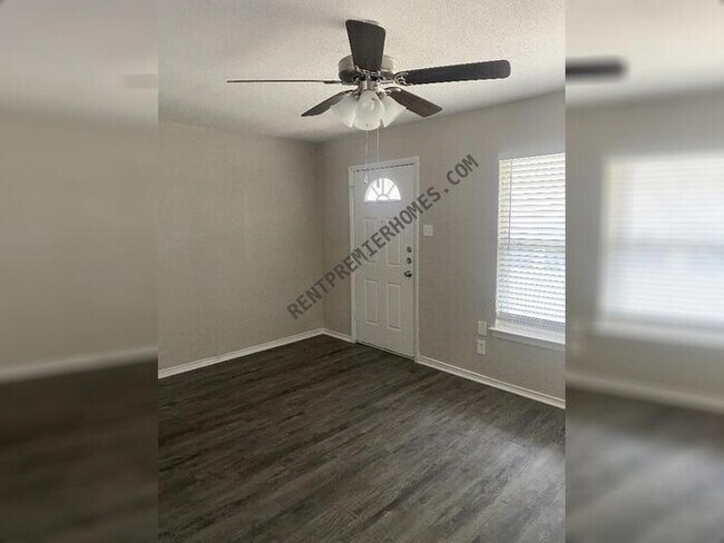 Building Photo - 1018 Harris Dr