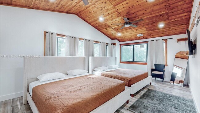 Building Photo - 2525 Garfield St