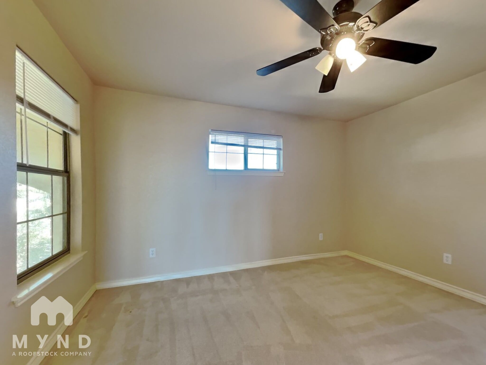 Building Photo - 914 Almadin