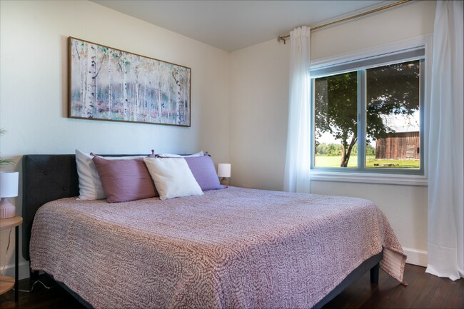 Building Photo - 1815 Lower Valley Rd