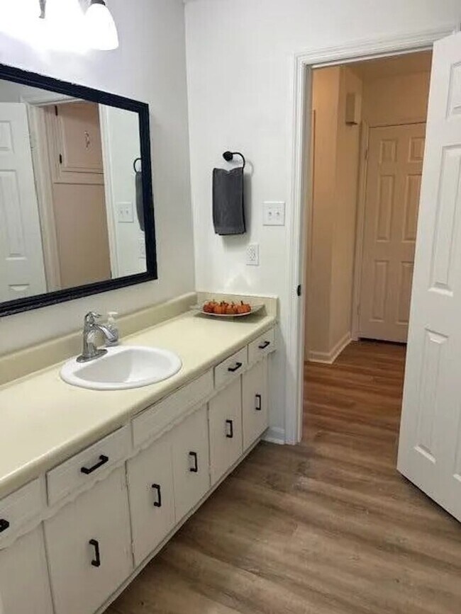 Building Photo - GORGEOUS RENOVATED HOME