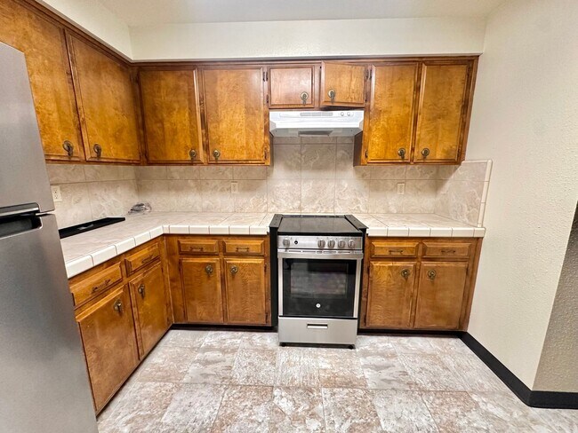 Building Photo - 1473 Manzanita Ave