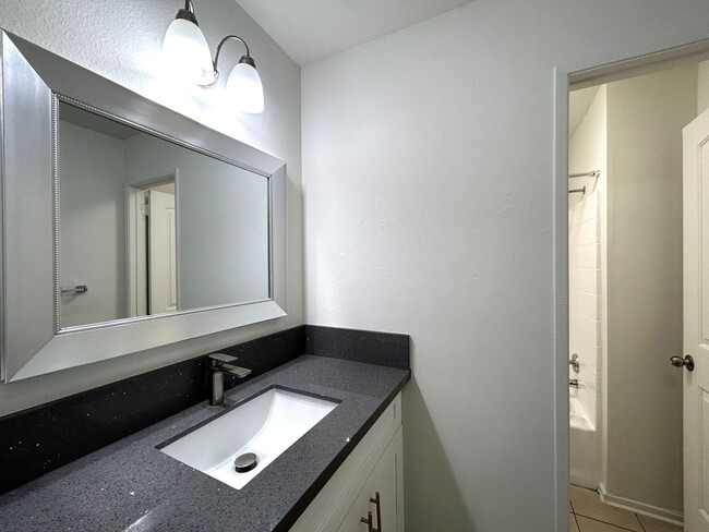 Building Photo - AVAILABLE NOW!! 2 Bedroom 2 Bath Apartment...