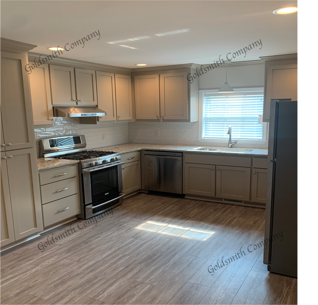 Building Photo - "Charming 2-Bedroom with Granite Touches in Greenville!"