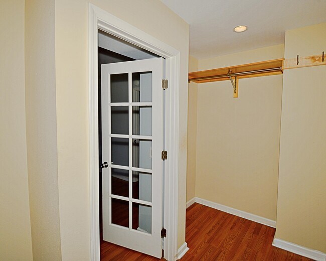Building Photo - 2230 N Indian Canyon Dr