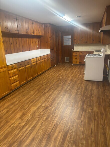 Building Photo - 605 N Joyce St