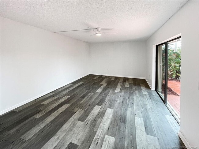 Building Photo - 3900 SE County Line Rd