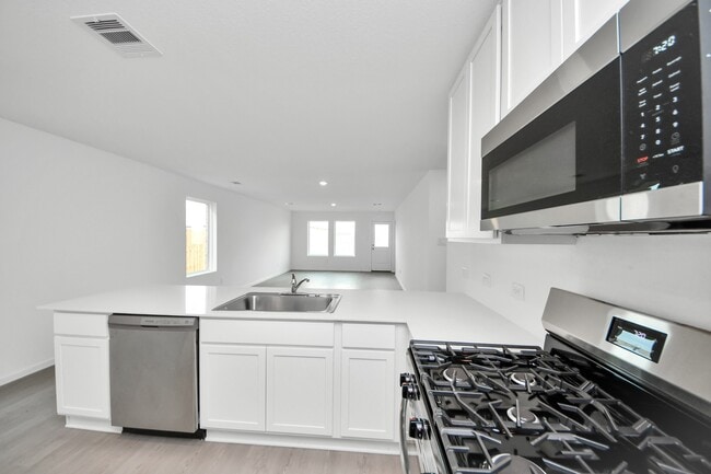 Building Photo - 16831 Spotted Oak Dr
