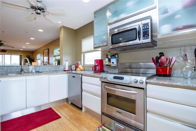 Building Photo - 8625 Midnight Pass Rd