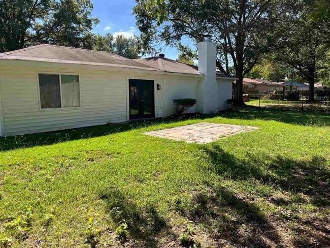 Building Photo - 709 Belmont Dr