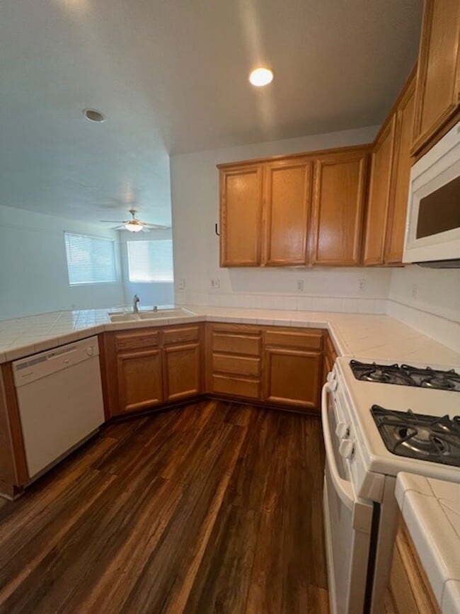 Building Photo - Single Story 3 Bedroom Home in Lincoln Acr...