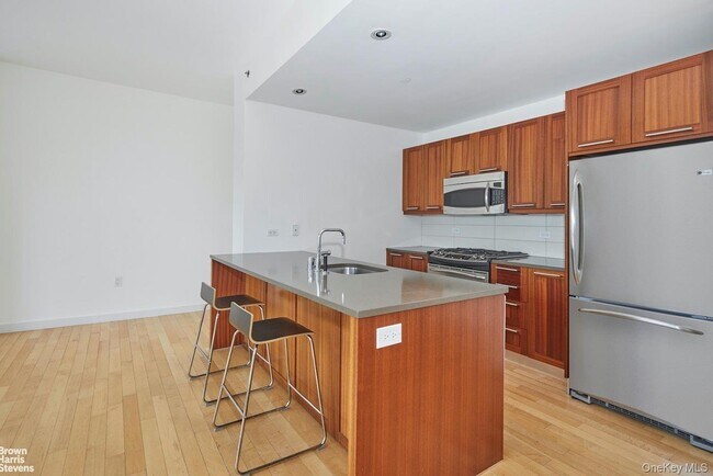Building Photo - 3585 Greystone Ave