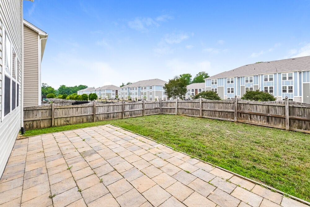 Building Photo - 304 Edgecroft Way