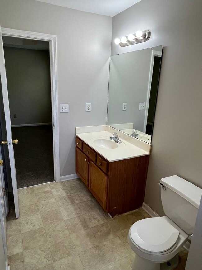 Building Photo - Great 3 Bed, 2.5 Bath house in University ...